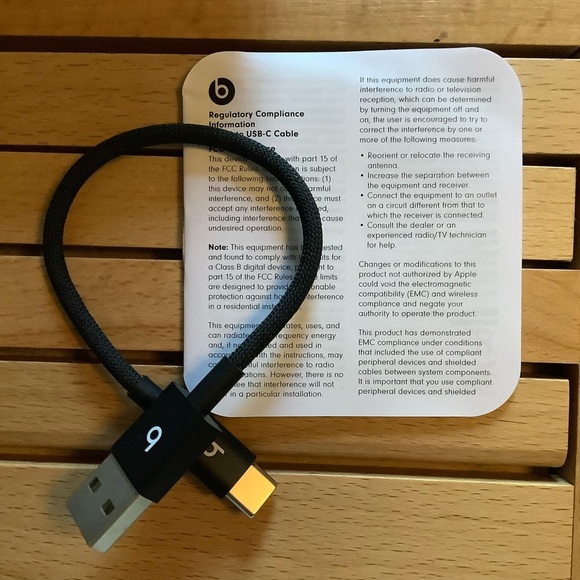 BEATS Black USB-A to USB-C Cable 8 in - Picture 6 of 8